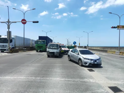台61线林口段3车追撞 林口警速排除