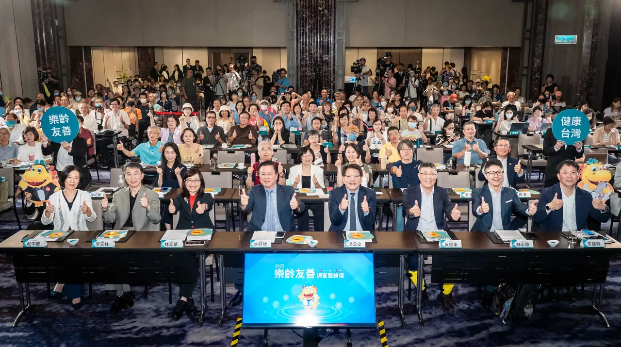 台湾人寿长期关注乐龄健康,连续4年举办「乐龄友善调查暨论坛」,携手中央、地方及产官界意见领袖跨界交流。台湾人寿提供