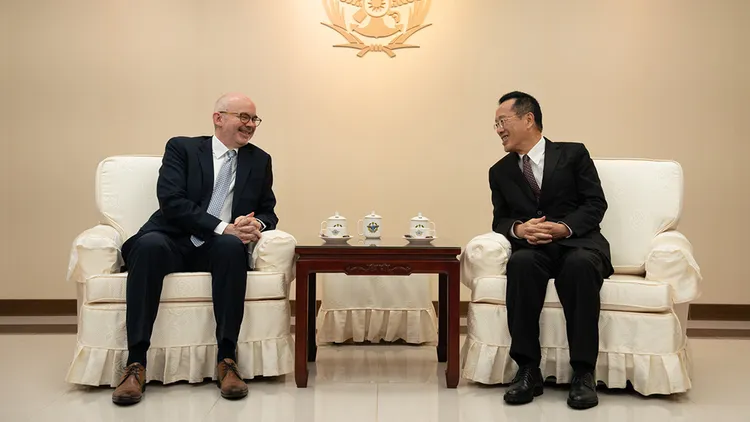 AIT分享與顧立雄會面的照片。翻攝自AIT臉書