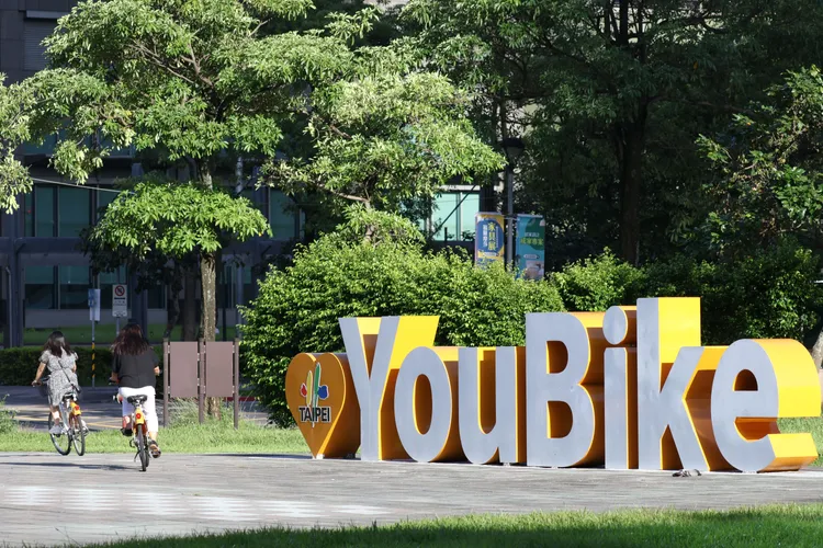 全國公共自行車統一納入傷害險，涵蓋死亡、住院與失能，台北市YouBike輕傷部分暫未納入。攝影中心