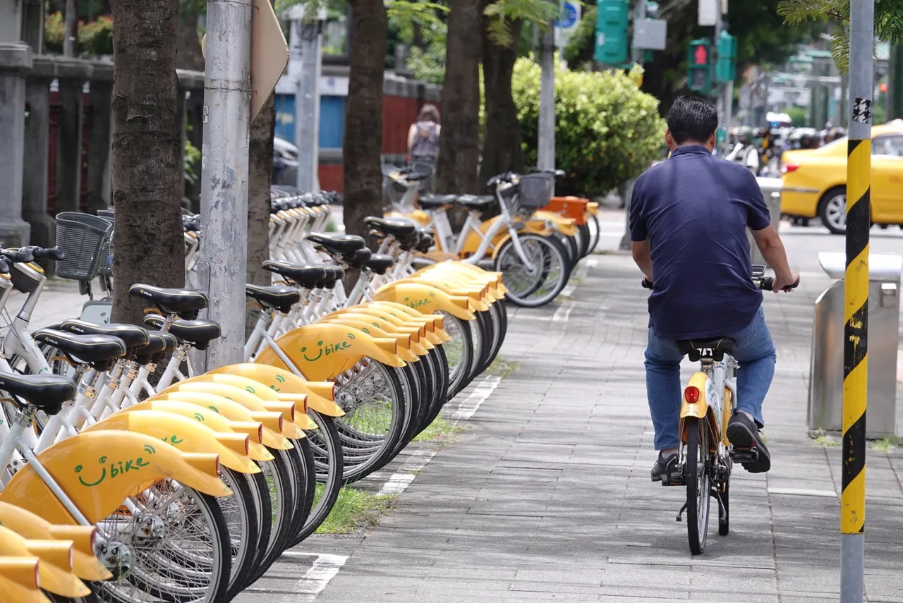 骑YouBike摔伤却拿不到理赔,专家建议设「自付额」条款,平衡风险与保障。庄宗达摄
