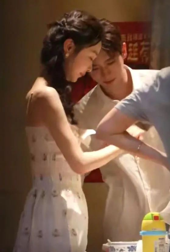 宋軼與丞磊互動親密。翻攝劉一朵娛樂現場微博