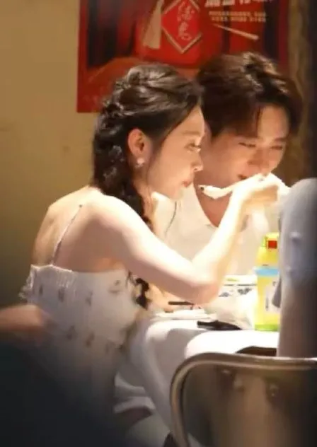 宋軼與小4歲丞磊私下聚餐。翻攝劉一朵娛樂現場微博