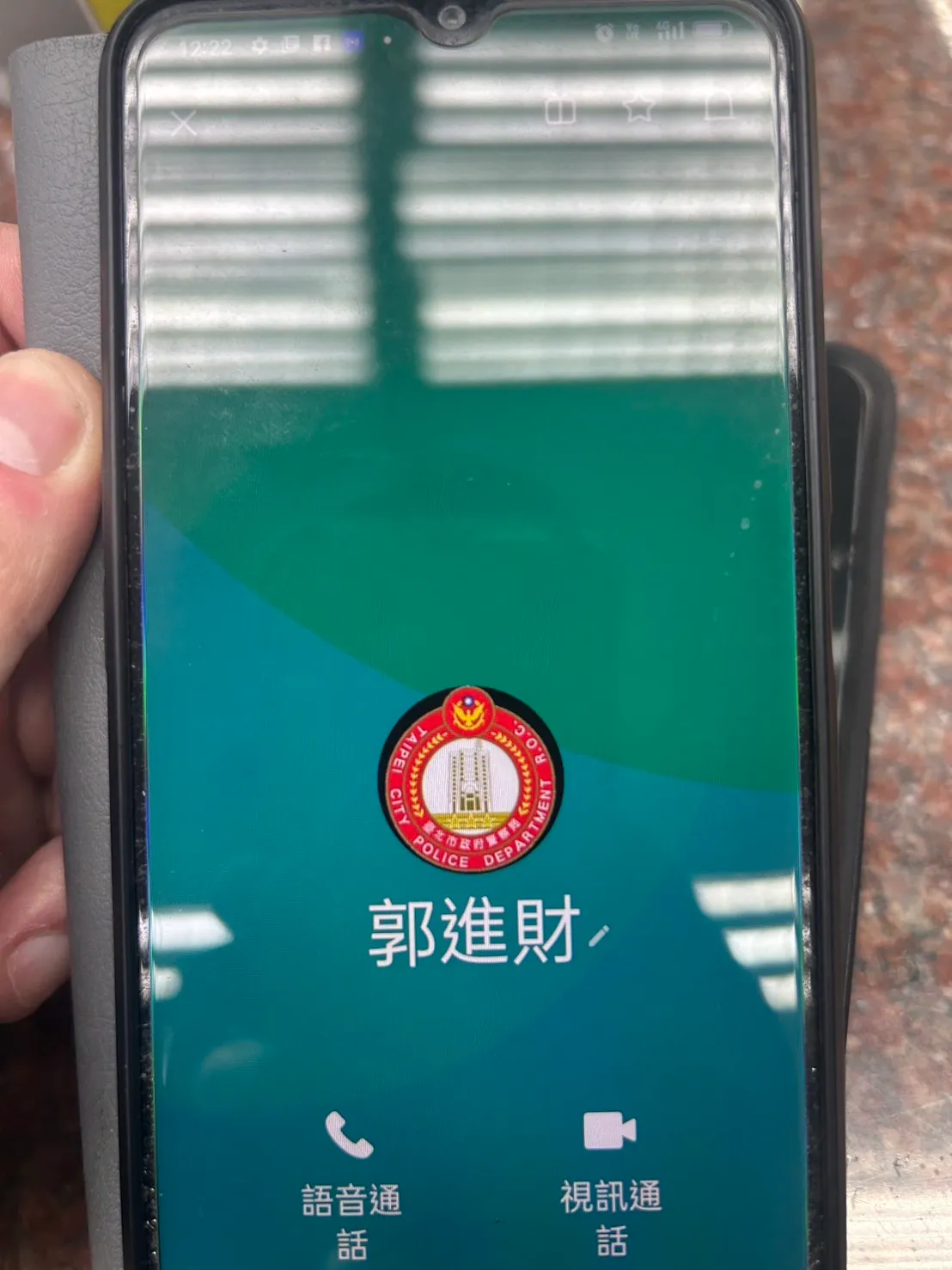 假警察骗妇人涉诈骗,要监管妇人存款。翻摄画面