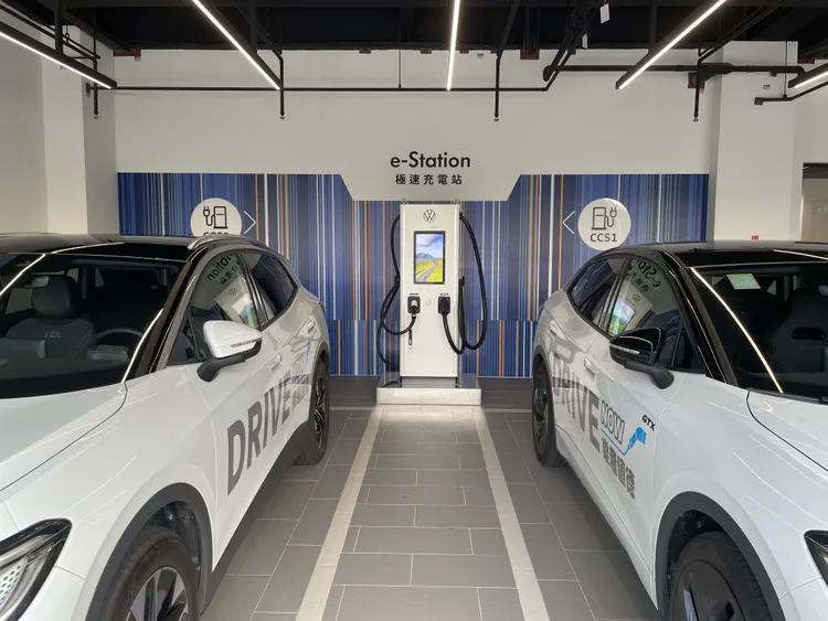 全新充電設施支援CCS1與CCS2兩種規格，最高輸出功率可達360kW，全天候24小時開放。業者提供