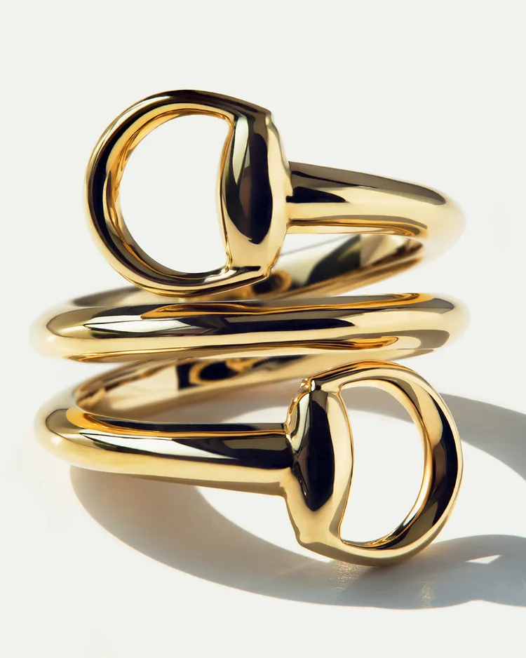 Horsebit經典馬銜鍊黃金戒指。品牌提供