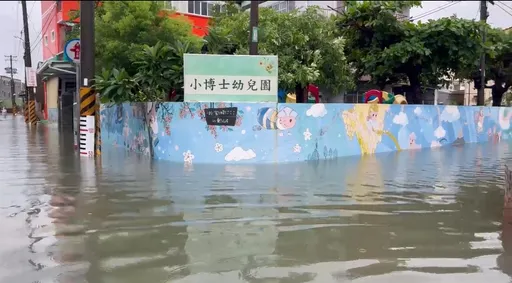 台南多處淹水!「這區」9小時雨破300毫米超慘 居民求:雨別再下了