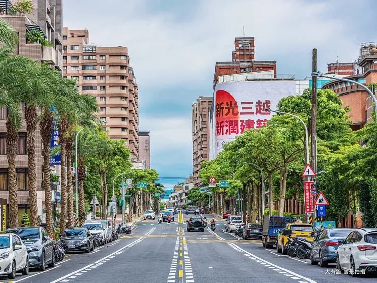 大有生活圈街廓林蔭濃翠，生活機能齊備，交通暢達。