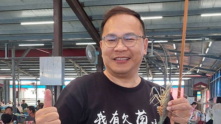 王義川酸盧秀燕用2400元粉底液惹議　自己卻綁近3萬元名牌皮帶