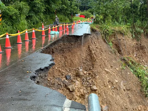 1家5口坠谷|高雄山区雨势大恐再坍塌 第5天上午暂停搜救