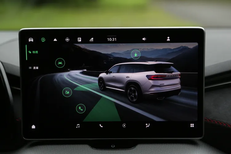 Kodiaq RS標準配備完善的智慧駕駛輔助系統，並標配九具氣囊。林浩昇攝