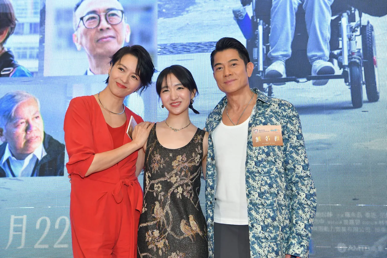 梁咏琪(左)与郭富城(右)首度饰演夫妻,搭档饰演女儿的许恩怡。华映娱乐提供