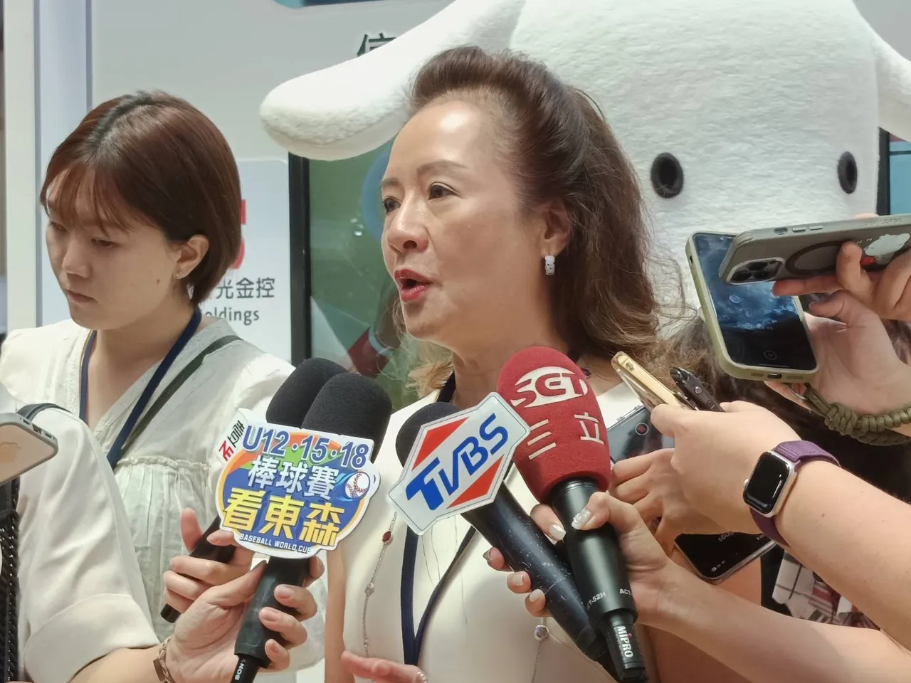 台新新光金控首度参与「高龄健康产业博览会」,台新银行总经理林淑真现场受访。许丽珍摄