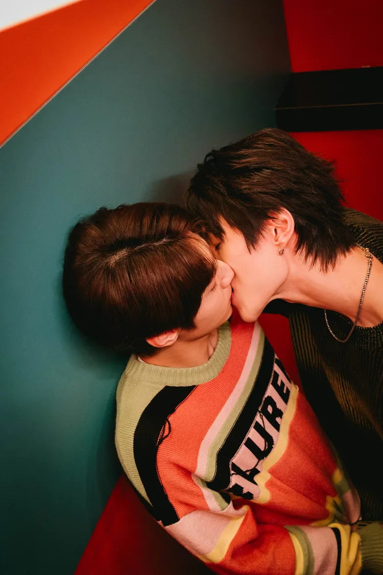 成晞假借約會教學之名釋放心意，在廁所激吻王君豪。《秘密關係Secret Lover》製作單位提供