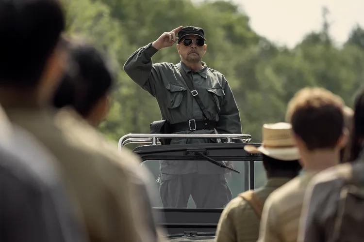 馬克漢米爾演出冷酷無情的反派少校。車庫娛樂提供