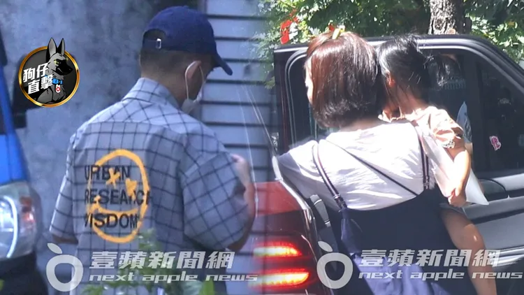 黃子佼開賓士車回豪宅，1名女子從他家走出來抱走他女兒。特勤中心攝