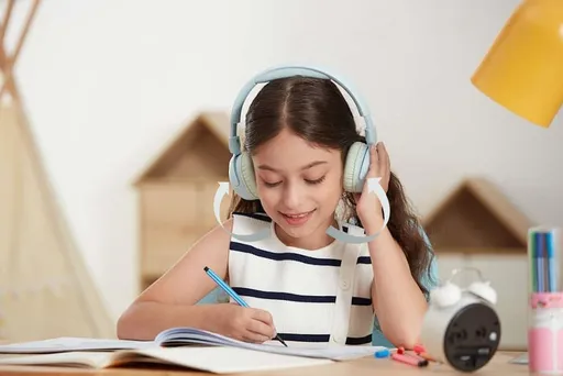 學生專屬耳機登場!三段音量調節+即時監聽 語言學習效率飆升