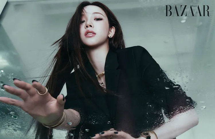 Karina擁有超高人氣與帶貨力。翻攝harpersbazaarkorea