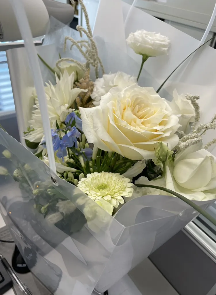 林沄蓁把客戶當作家人、朋友關心，對客戶送花鼓勵，一句「拜託律師了」、「靠妳了」，她都感到非常窩心。林沄蓁提供