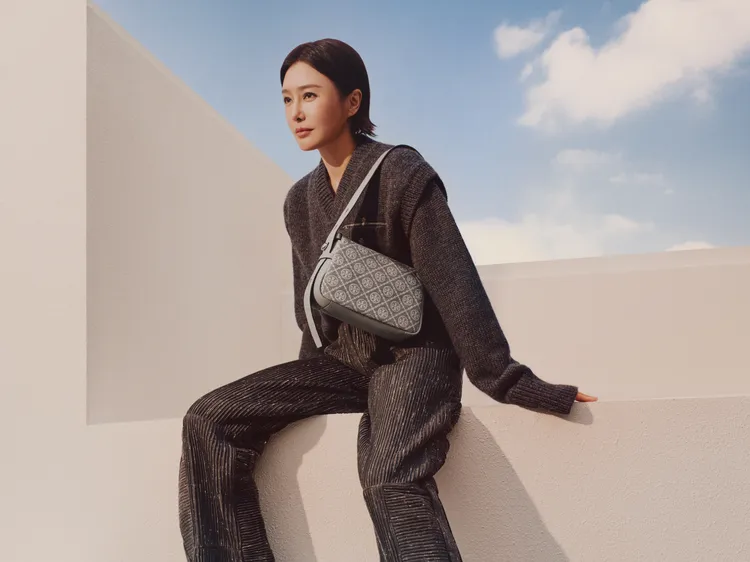 秦嵐拍攝TORY BURCH秋季形象大片。品牌提供