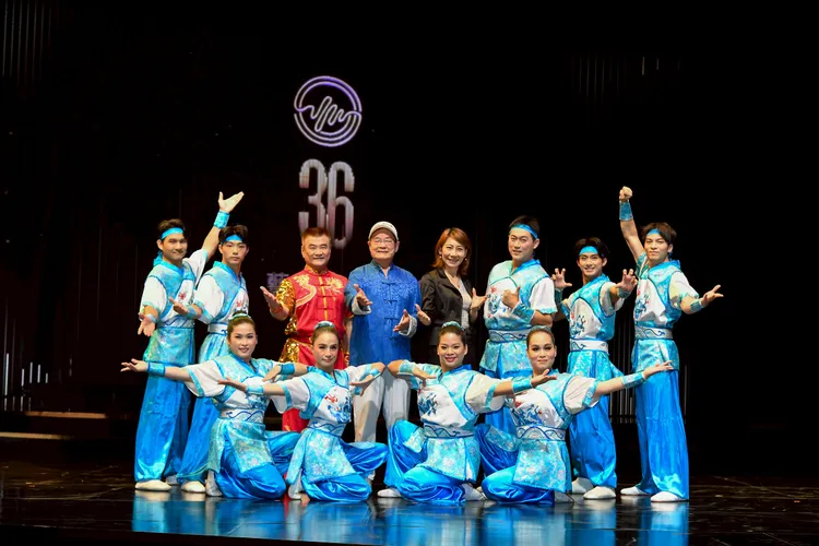 郎祖筠（中）擔任傳藝金曲獎4大表演節目的總導演，劉福助是其中一個表演節目。三立提供