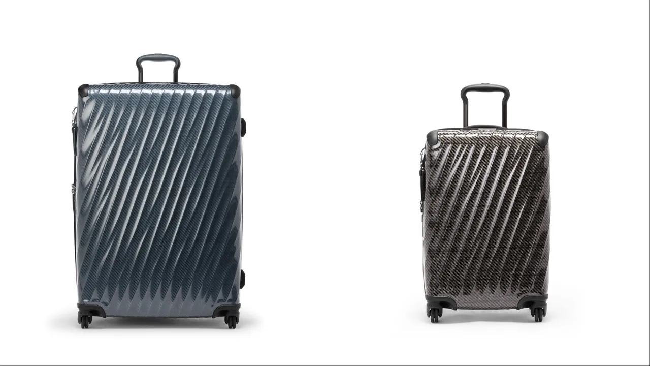 TUMI 19Degree Lite系列長程托運行李箱(左)3萬9800元、19Degree Lite系列國際登機箱(右)3萬1800元。品牌提供
