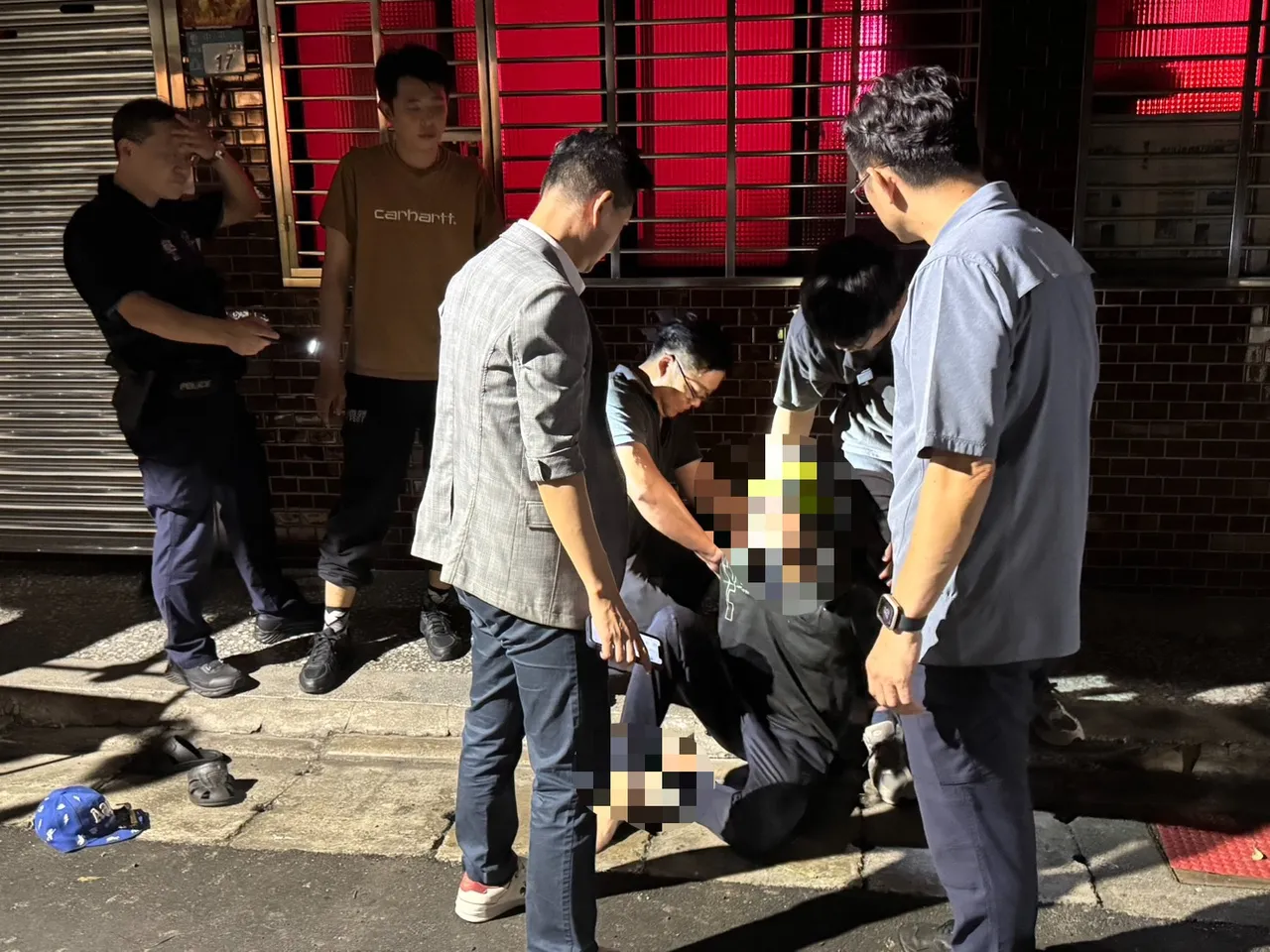 警方昨晚前往陈男住处逮人。警方提供
