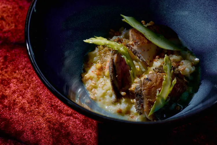 南非鮑魚.海參.魚肝醬.台南牛奶皇后香米。業者提供