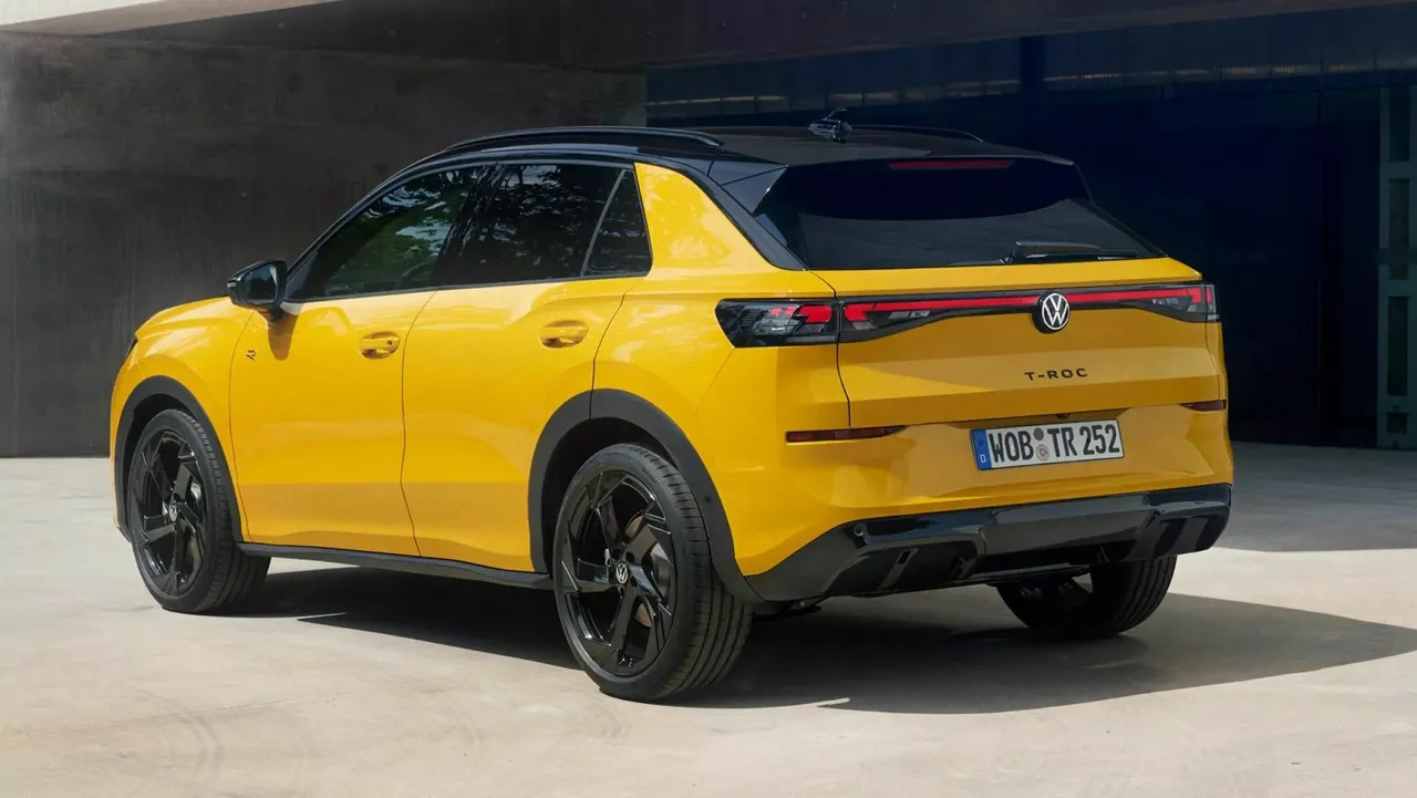 车尾延续Coupe SUV的倾斜车顶与LED尾灯设计,不仅视觉更动感,也让整体空气力学系数降至约0.29 Cd。原厂照片