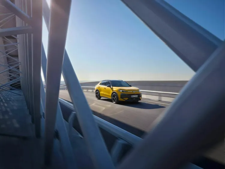 這次T-Roc首次新增新開發的油電動力，可提供最高170hp輸出、306Nm扭力。原廠照片