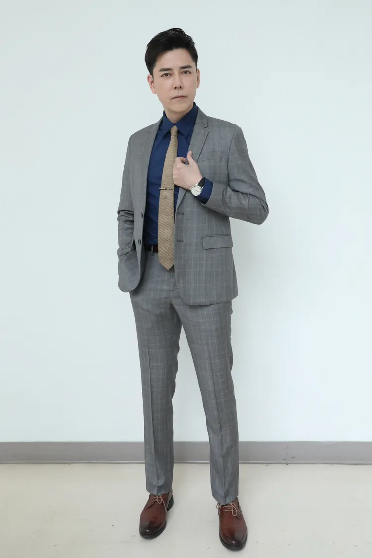 丁力騏為角色花10萬治裝費。民視提供