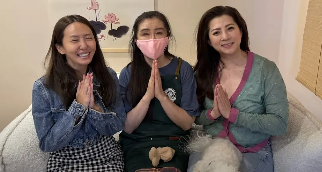 蔷蔷和郭静纯到王祖贤的艾灸馆消费,三人开心合影。翻摄蔷蔷YT