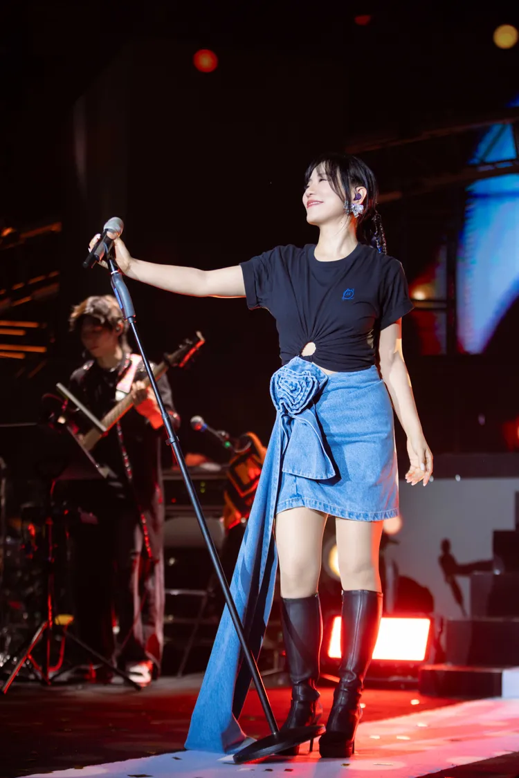 丁噹深圳開唱，座無虛席人氣夯。相信音樂提供