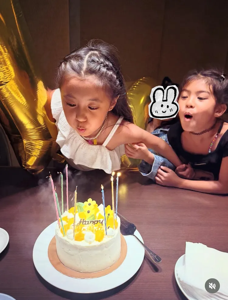 咘咘10歲了已是亭亭玉立小少女。翻攝自賈靜雯IG