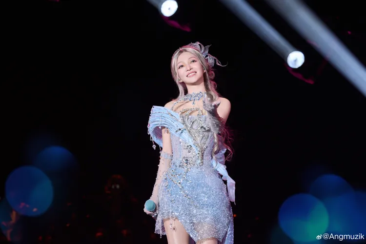 張韶涵23日首次在浙江衢州市開唱，露出迷人笑容。翻攝張韶涵工作室微博