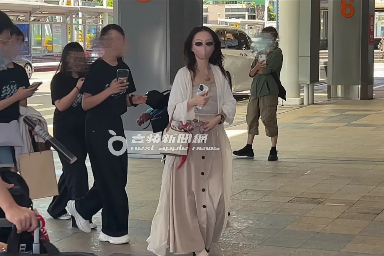 在中国发展多年的张韶涵,罕见在台北被野生捕获。特勤中心摄