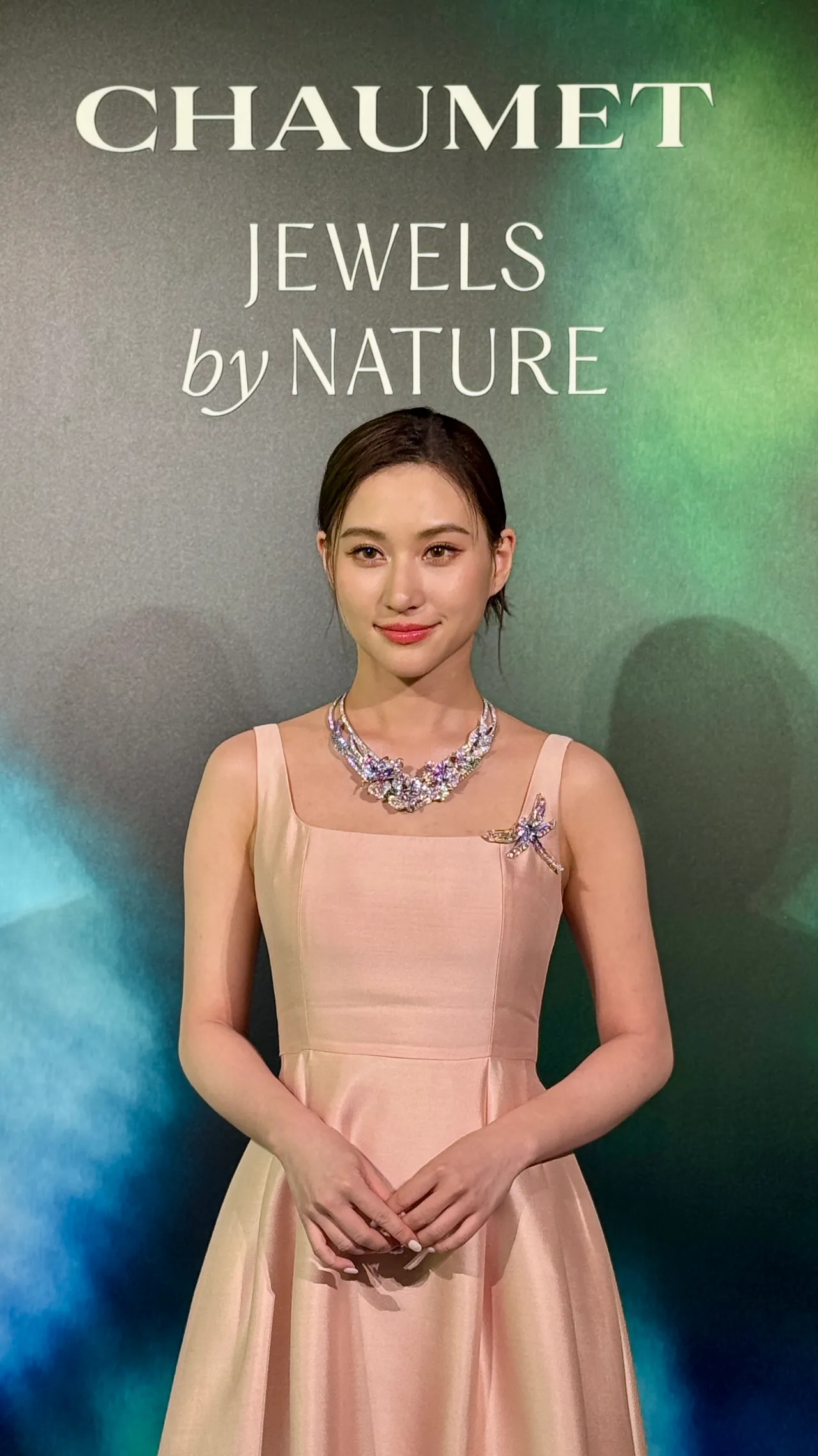 何超蓮配戴CHAUMET Fairy Iris系列珠寶。張家玲攝