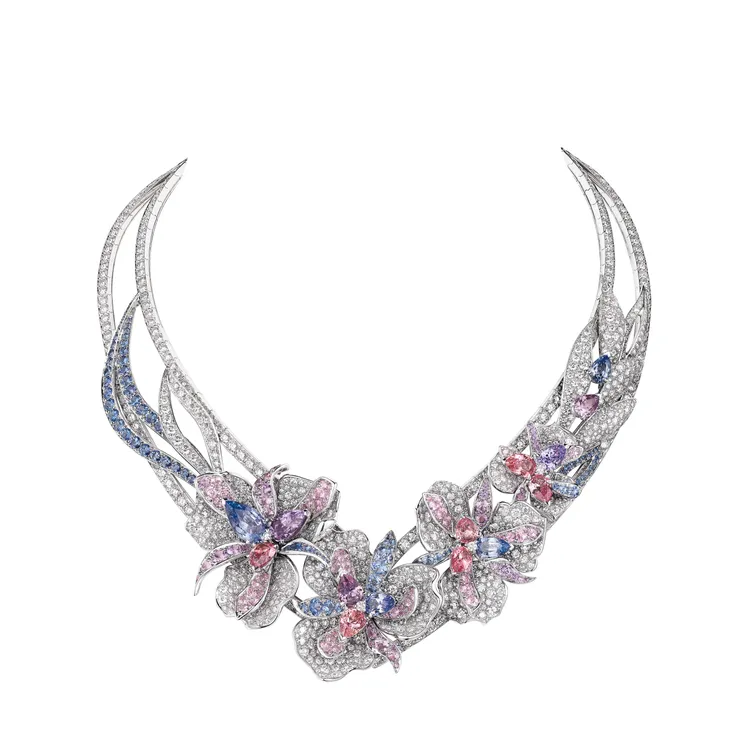 Fairy Iris 18K白金項鍊。品牌提供