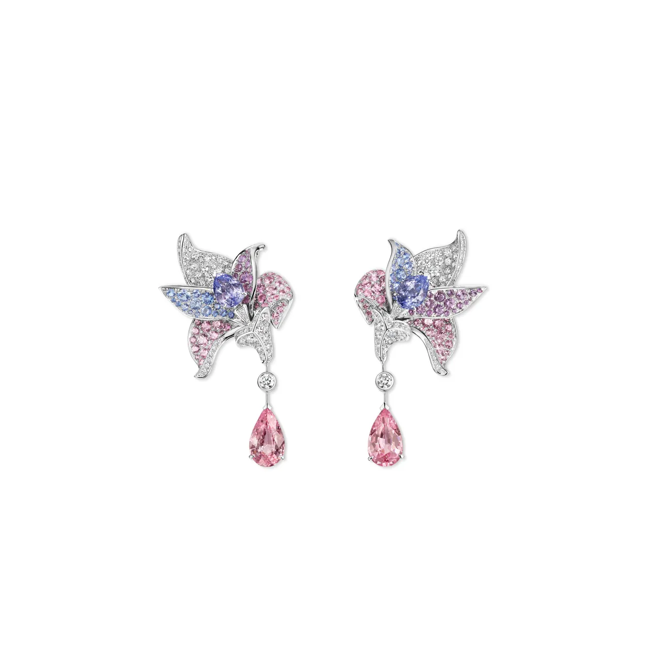 Fairy Iris 18K白金耳環。品牌提供