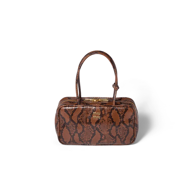 Miu Miu Beau動物花紋皮革肩背包，18萬元。品牌提供