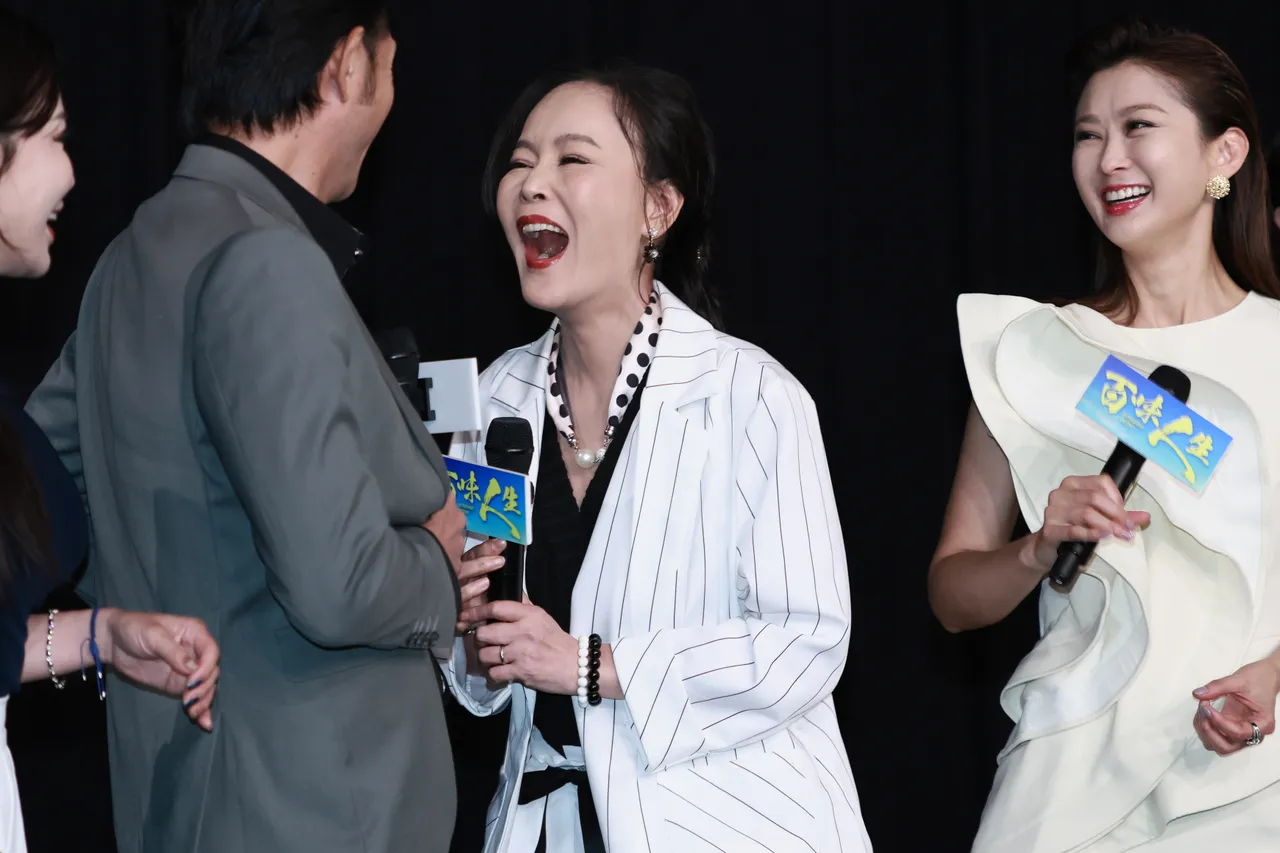 岳虹(中)和陈珮骐(右)这次演母女。彭欣伟摄