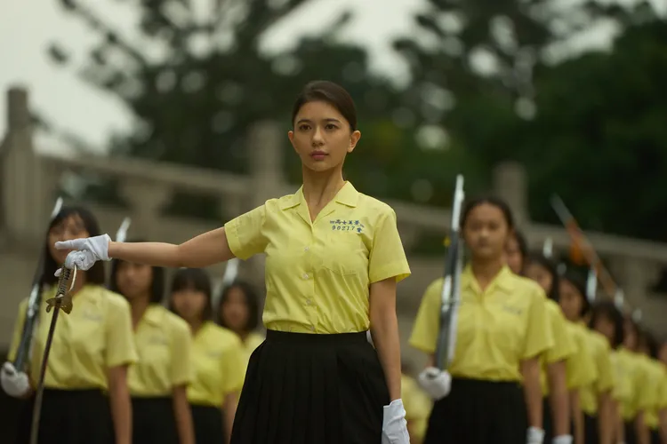 鄭芯恩日前拍電影，飾演景美女中儀隊隊長。電影《進行曲》提供