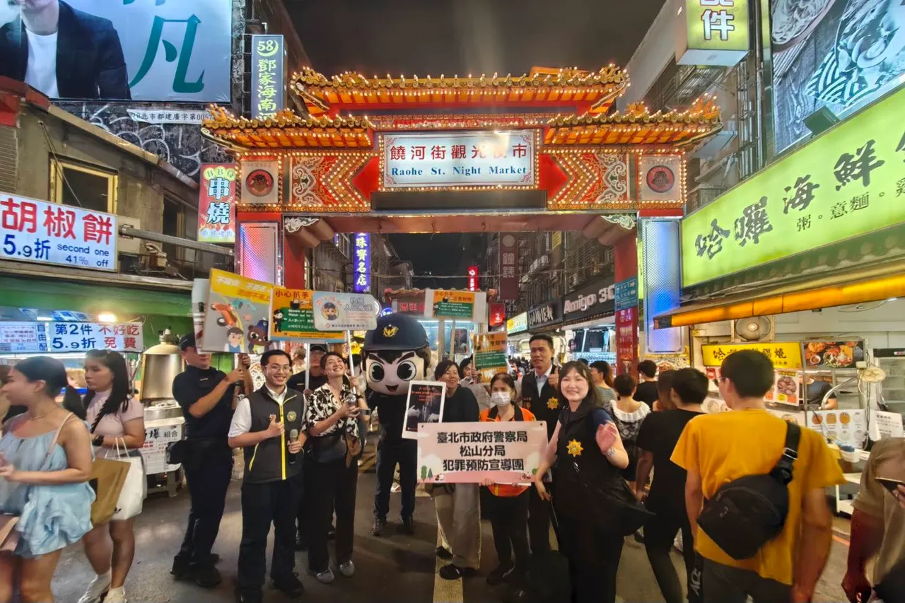 饒河街夜市獲選外國人最愛夜市。警方提供