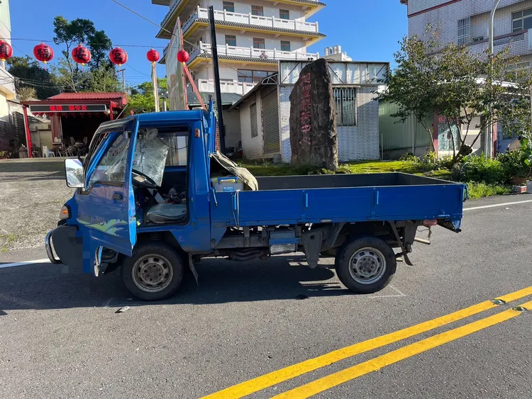 小貨車碰撞行人，羅姓女路人傷重不治。翻攝畫面