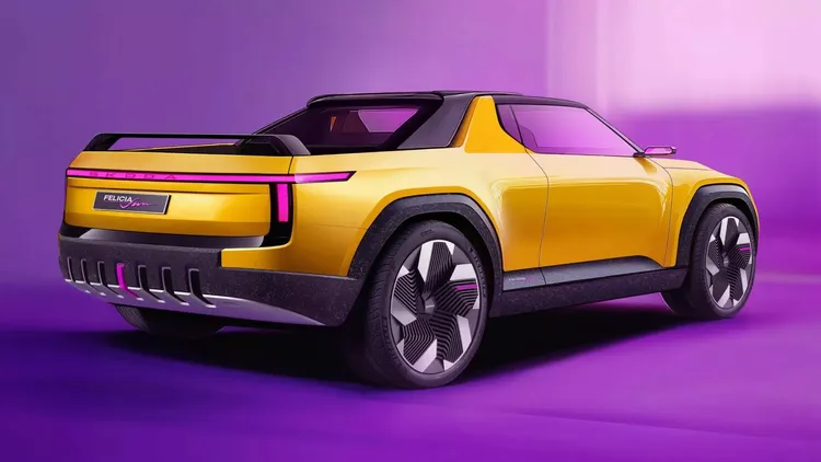 車尾以1990年代復古艷色與全幅尾燈設計，具強烈懷舊氛圍。原廠照片