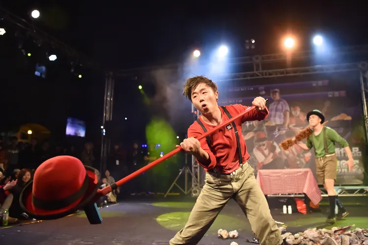 煙波國際觀光集團表示，這次的馬戲表演不只是看，更是一起玩。紅鼻子馬戲團提供