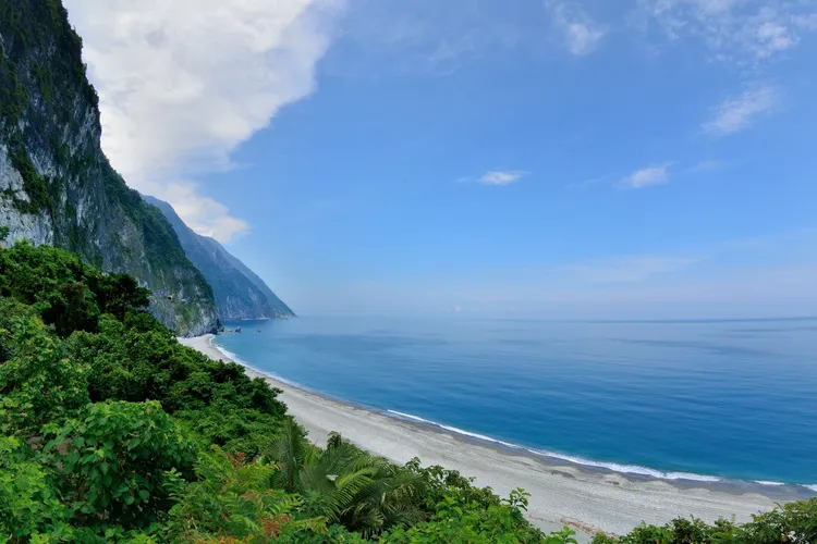 煙波花蓮太魯閣三館更打造全天候旅遊體驗，站上太平洋的親水斷崖，感受花蓮最壯闊的自然風光。業者提供