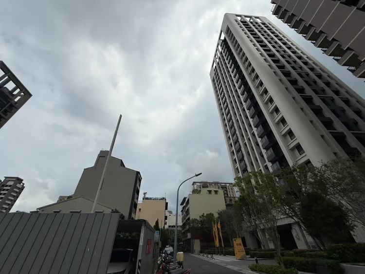 永信集團近期許多個案大打優惠價，對於區域房市產生一定程度影響，但廣告價是否帶來成交量，目前仍待觀察。葉家銘攝