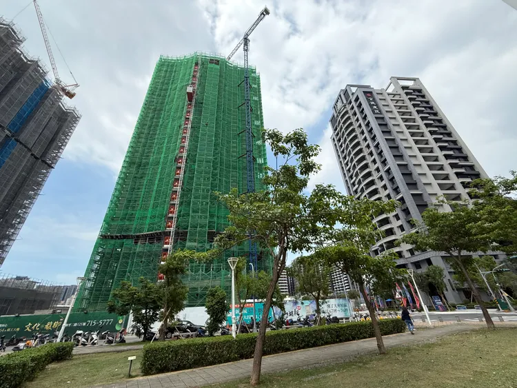 中都重劃區未來幾年供給量仍大，許多建商個案仍在興建中。葉家銘攝