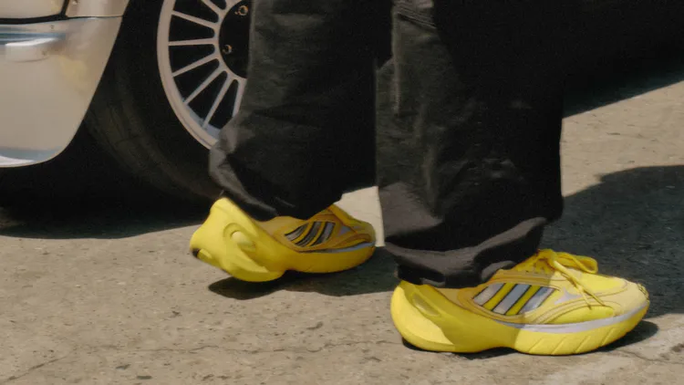 adidas Originals Adizero Goukana以誇張立體的鞋底設計呼應流行的寬鬆穿搭比例。品牌提供